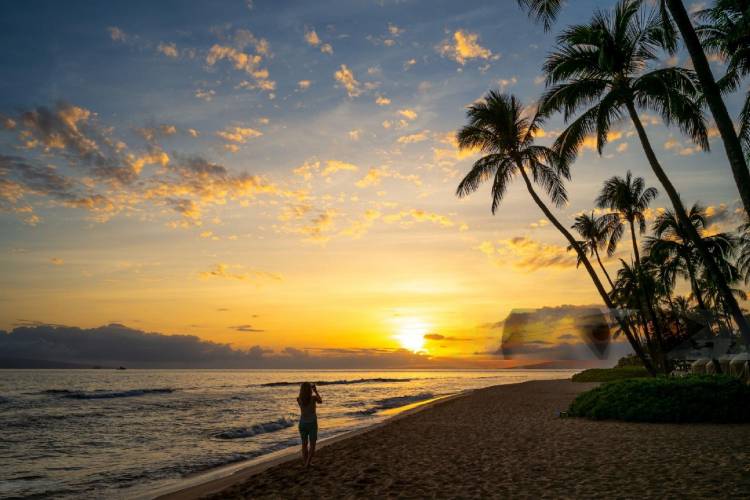 Sunset scenery of Kaanapali Beach on Maui island, Hawaii.